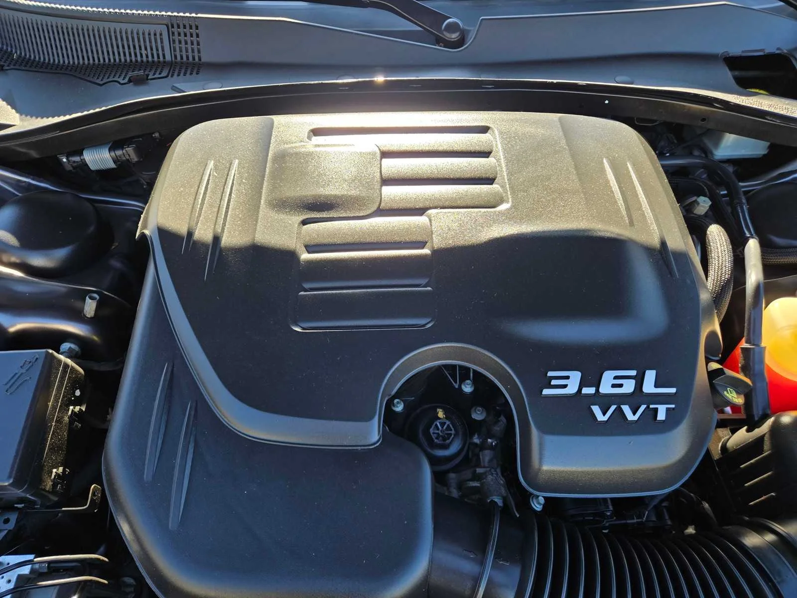 Used 2016  Chrysler 300C image 27