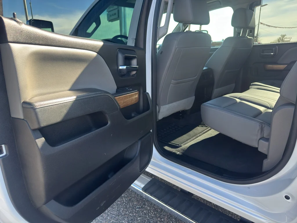 Used 2019 WHITE Chevrolet LTZ image 14