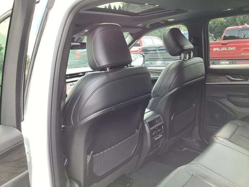 New 2026 Bright White Clearcoat Jeep Laredo Altitude image 22
