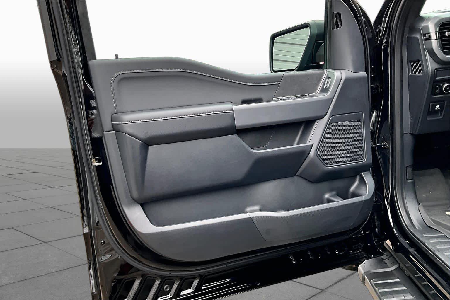 Used 2025 Agate Black Metallic Ford XLT image 22
