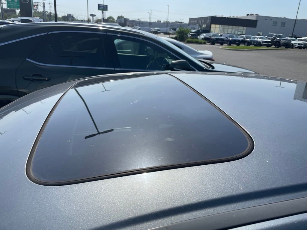 Used 2012 Polished Metal Metallic Honda EX-L image 2