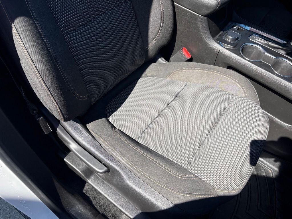 Used 2018 Iridescent Pearl Tricoat Chevrolet LT Cloth w/1LT image 26