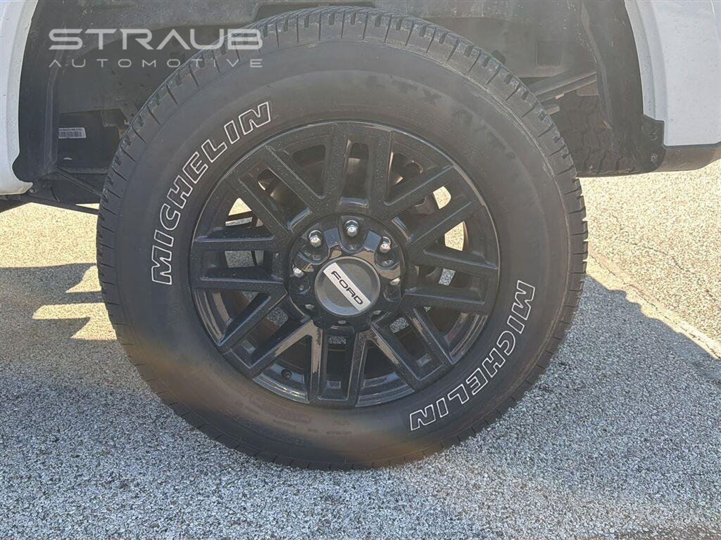 Used 2022 Oxford White Ford XLT image 10