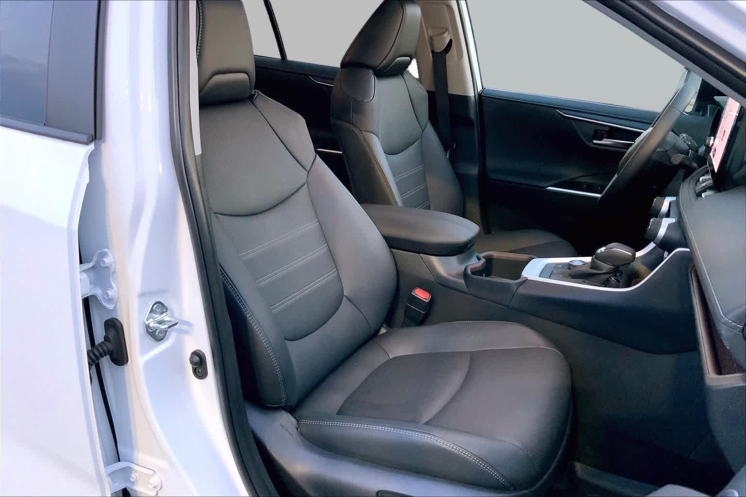 Used 2025 Wind Chill Pearl Toyota Hybrid Limited image 8