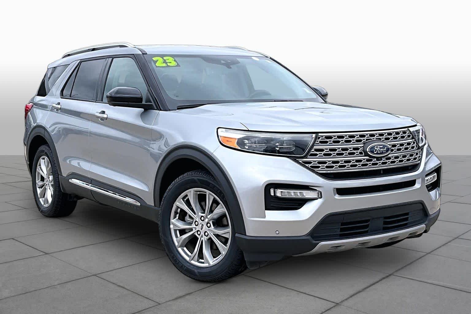 Used 2023 Iconic Silver Ford Limited image 3