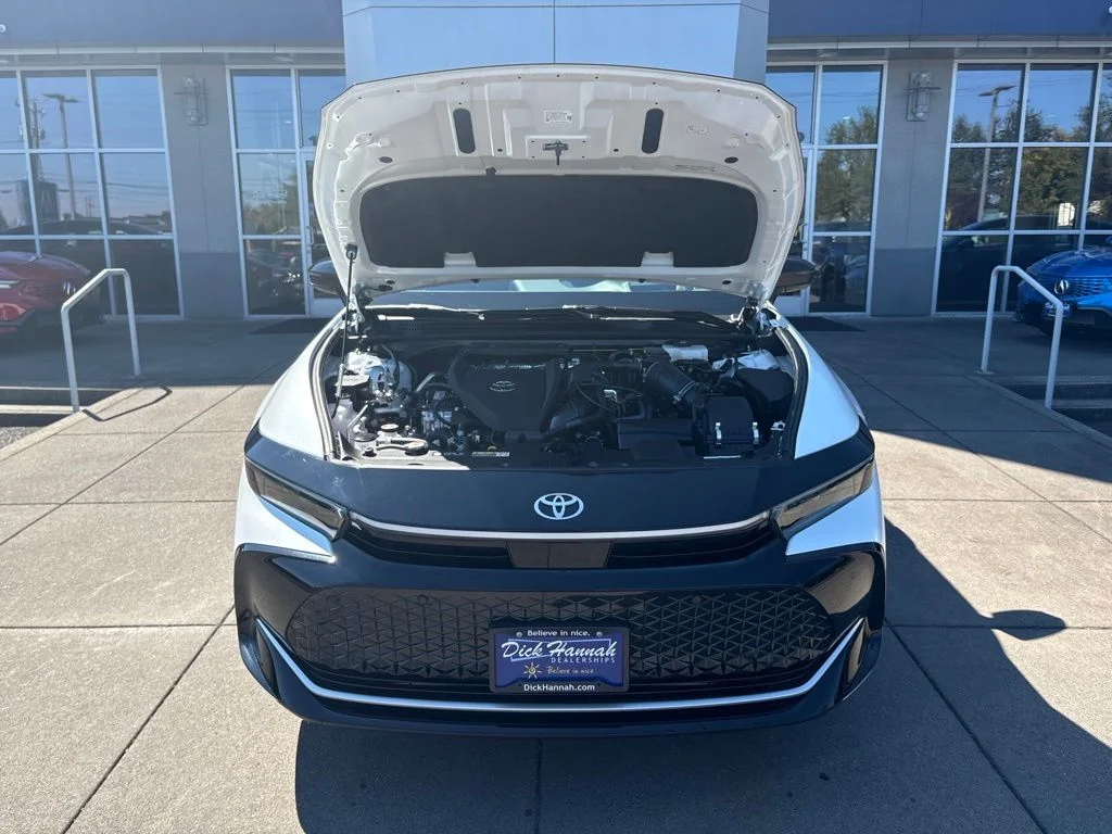 Used 2026  Toyota Platinum image 3