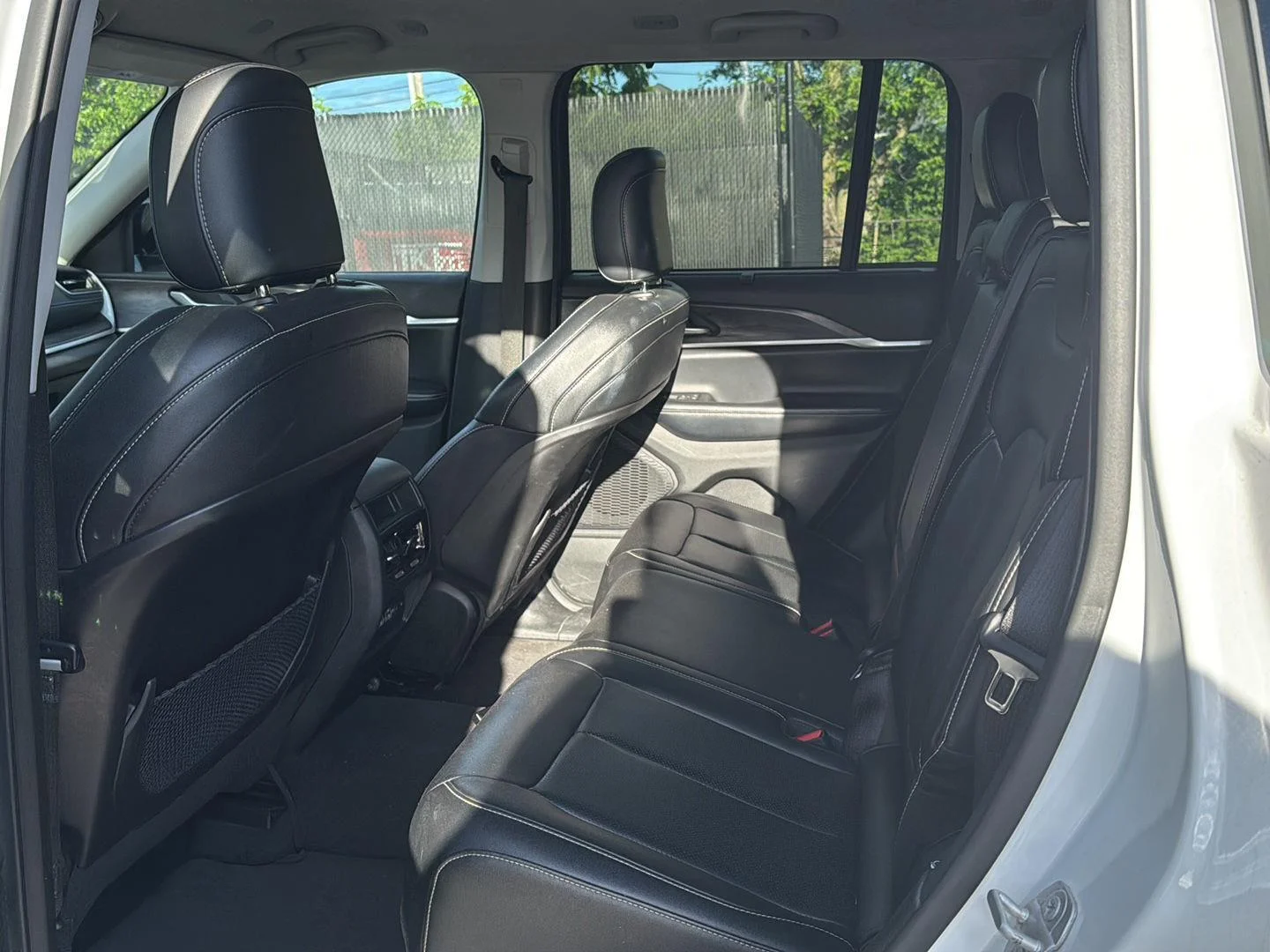 Used 2023 Bright White Jeep Limited image 10