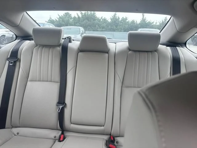 Used 2018 White Honda Touring 2.0T image 4