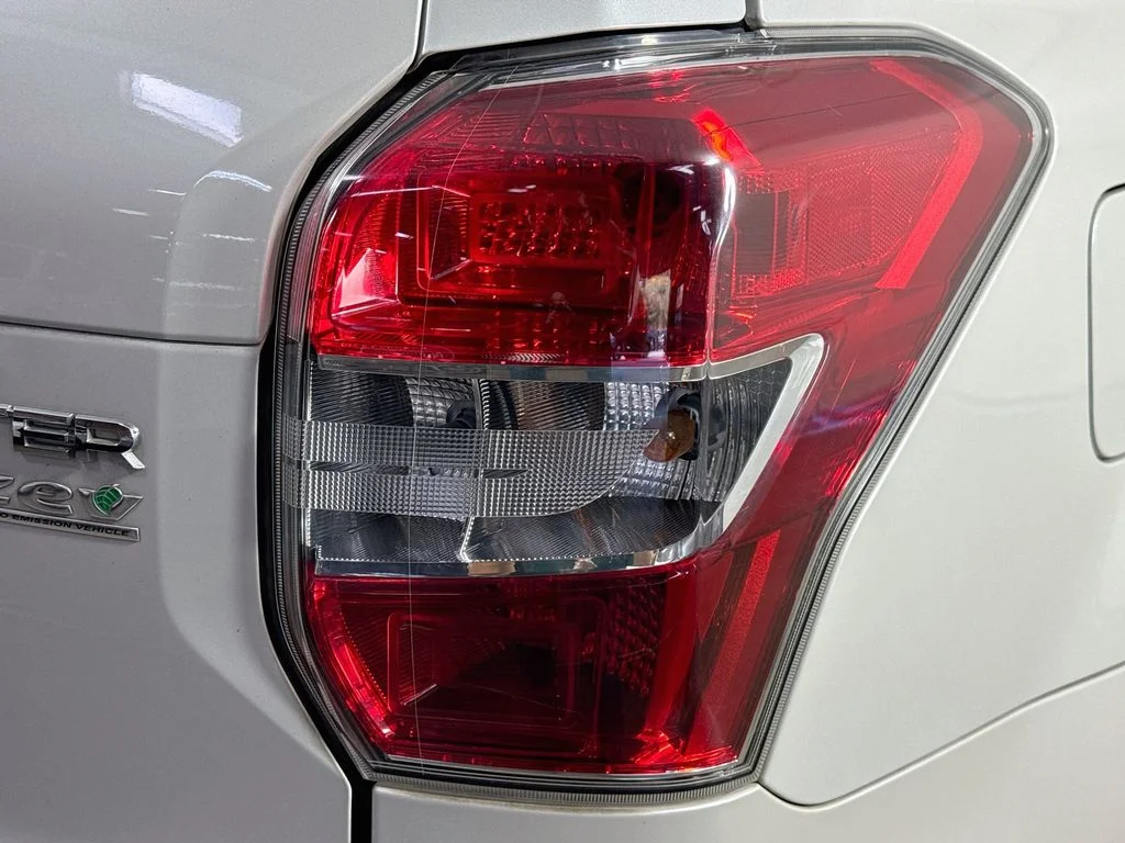 Used 2015 White Subaru 2.5i Touring image 33