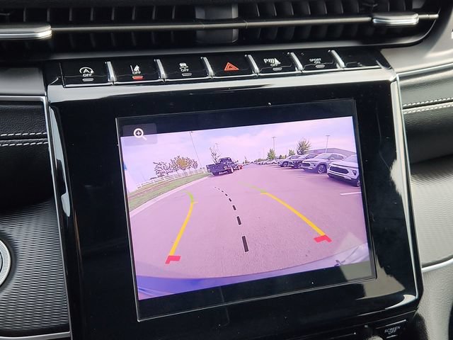 Used 2025  Jeep Laredo image 43