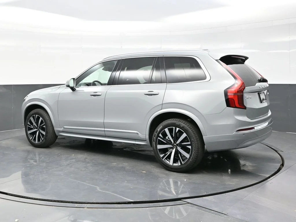 New 2026 Vapour Grey Volvo Core image 4