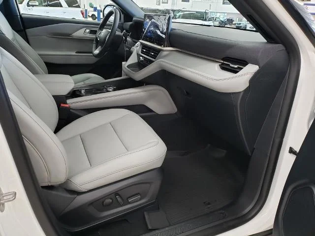 New 2027 Star White Metallic Tri-Coat Ford Active image 17
