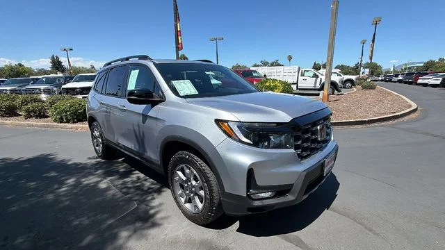 Used 2023 Silver Honda TrailSport image 2