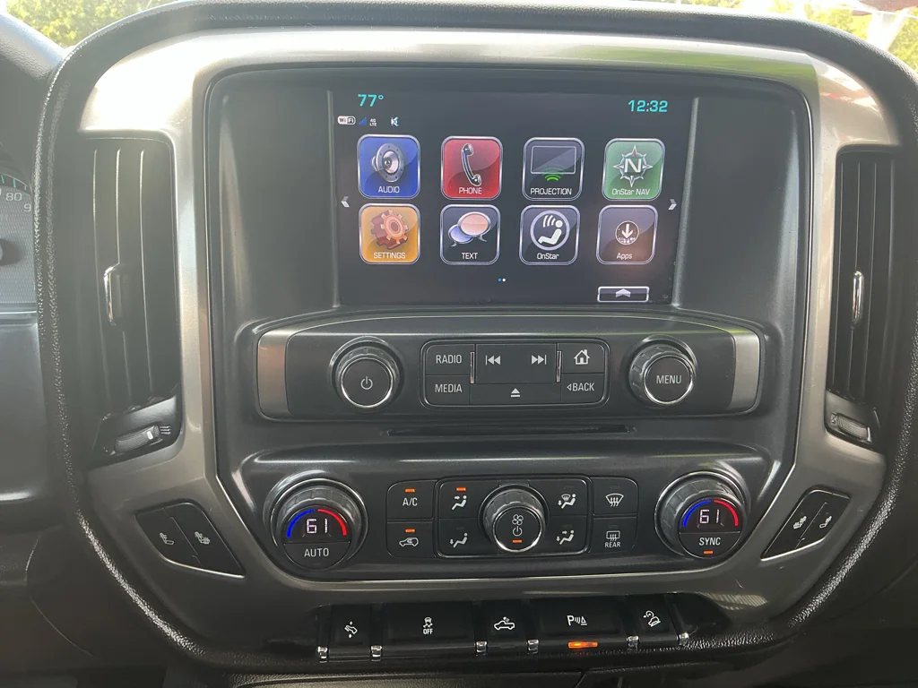 Used 2018 Silver Ice Metallic Chevrolet LT image 20
