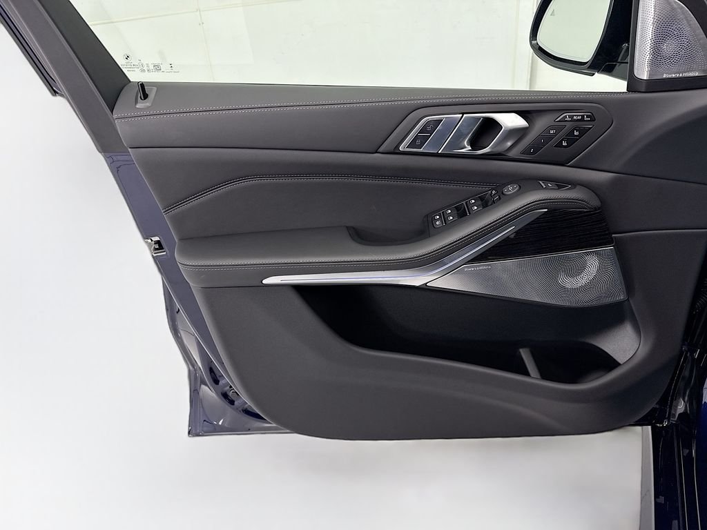 New 2027 Blue BMW M60i image 23