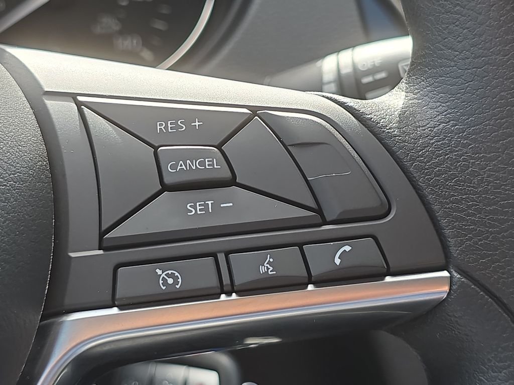 Used 2019 Silver Nissan S image 18