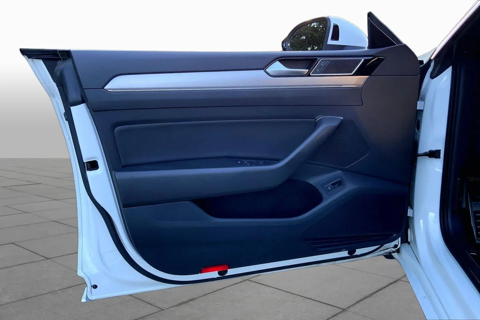 Used 2019 Pure White Volkswagen SEL R-Line image 22