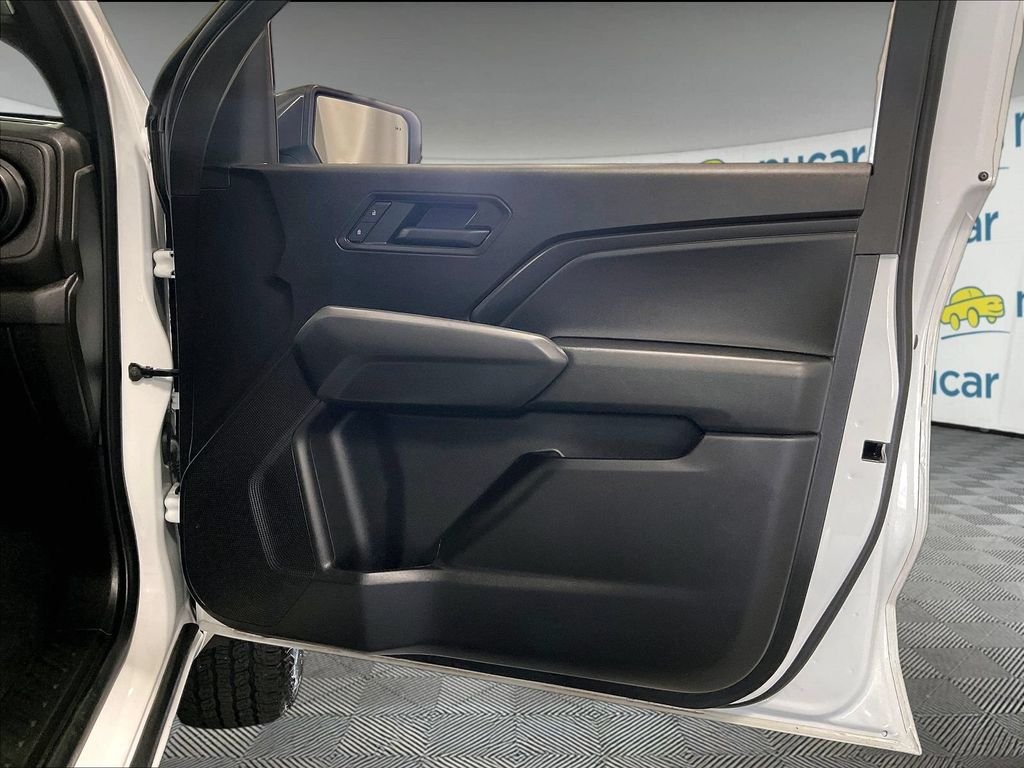 Used 2025 White Chevrolet Trail Boss image 12