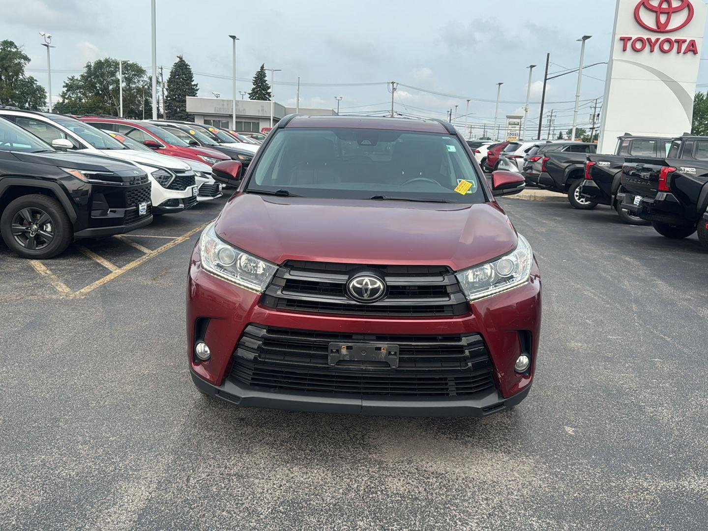 Used 2017 Salsa Red Pearl Toyota SE image 2