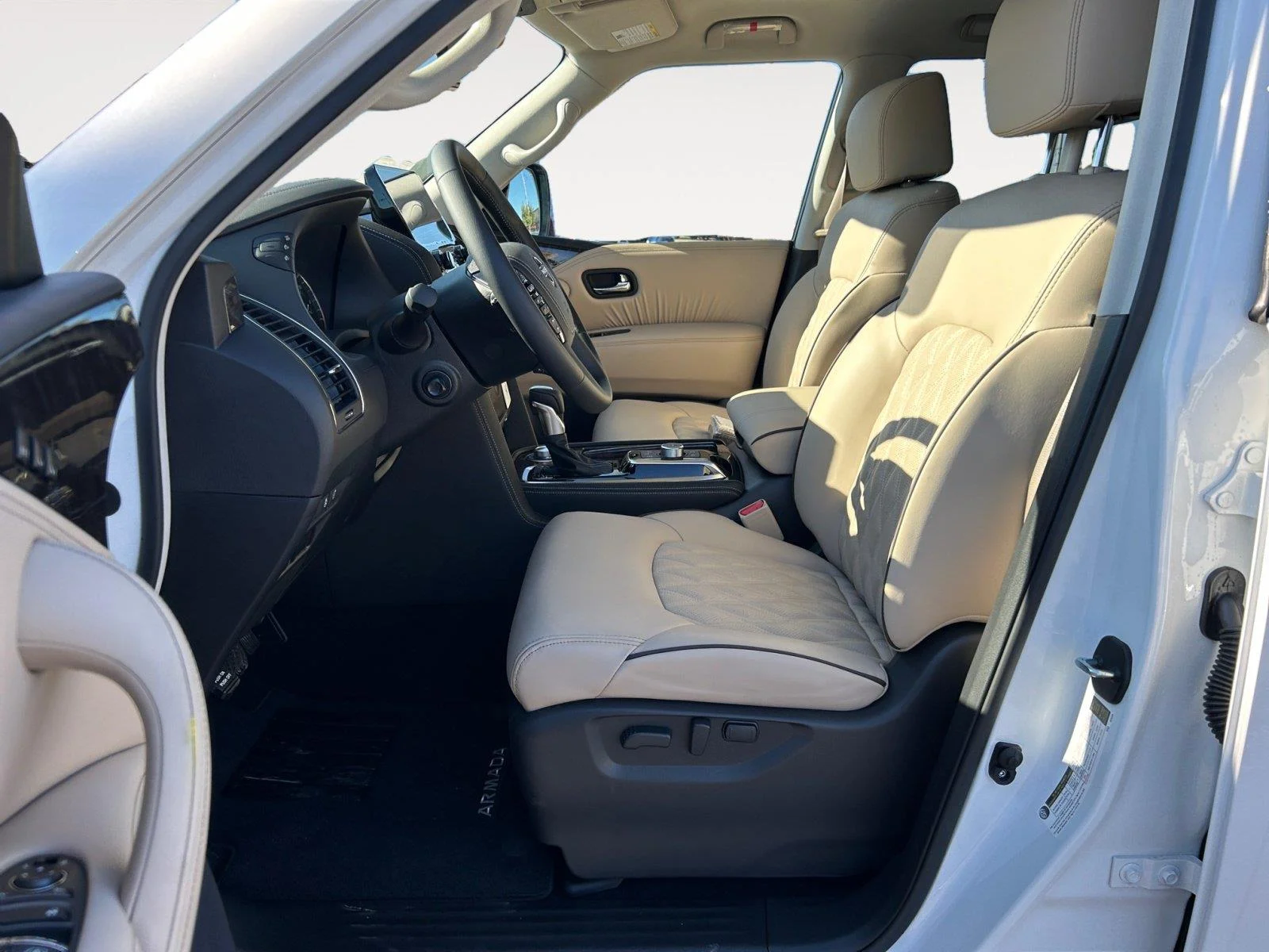 Used 2023 Aspen White Tricoat Nissan Platinum image 10