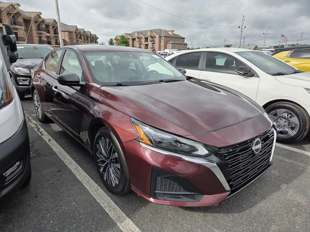 Used 2024 Red Nissan 2.5 SV image 3