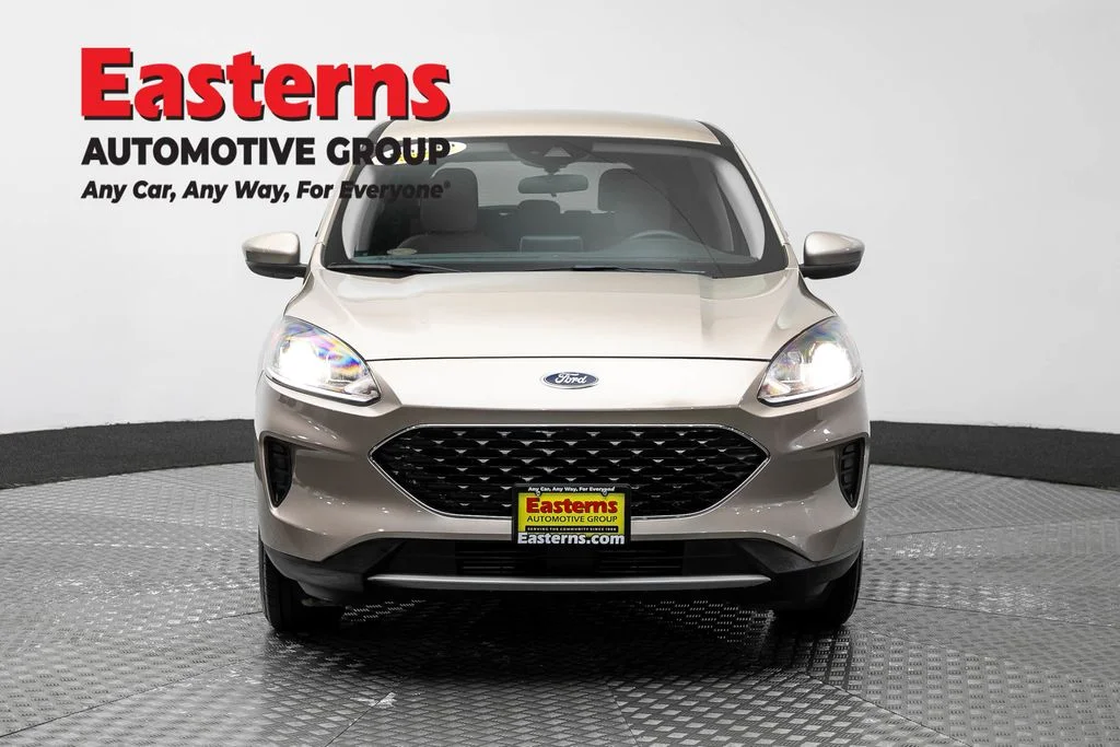 Used 2020 Gold Ford SE image 2