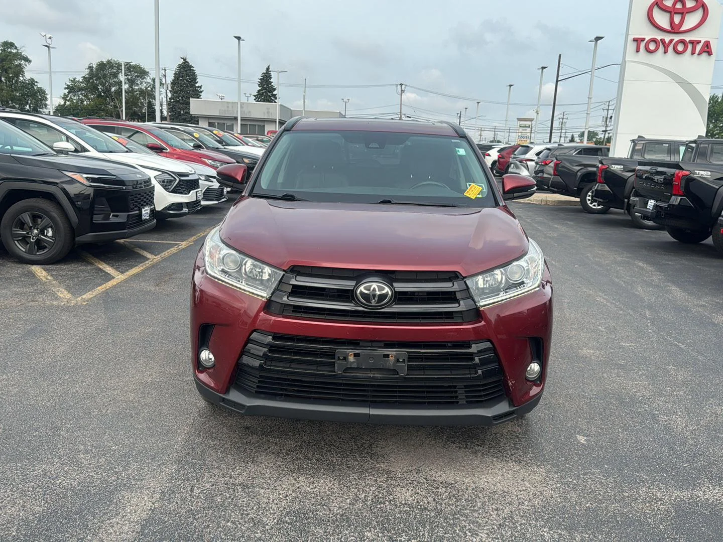 Used 2017 Salsa Red Pearl Toyota SE image 2