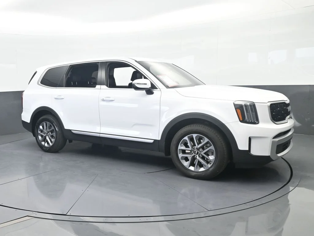 Used 2025 Glacial White Pearl Kia LX image 7