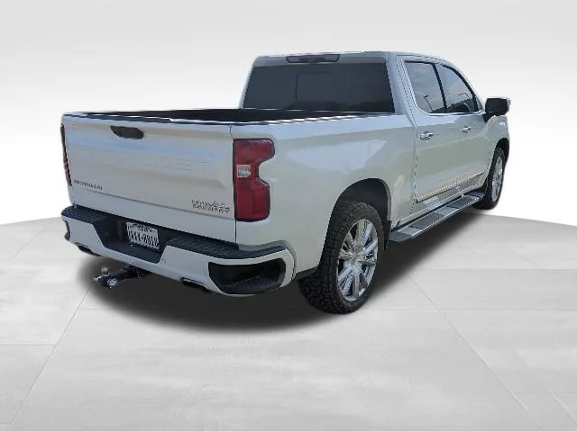Used 2022 Beige Chevrolet High Country image 3