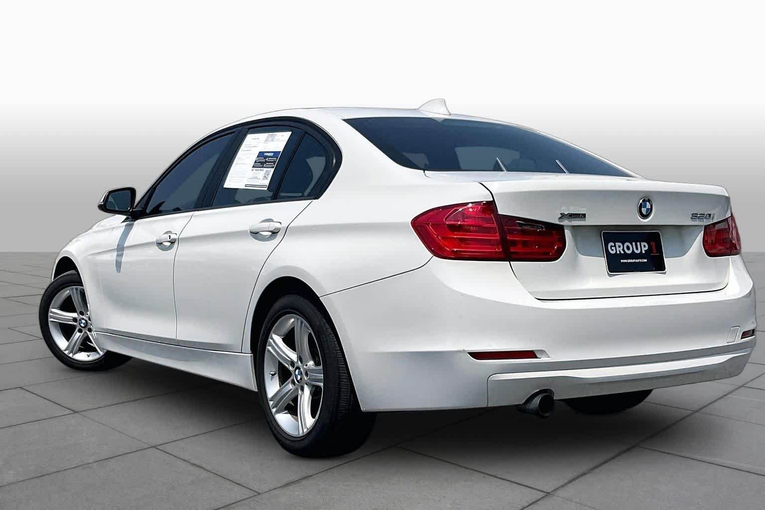 Used 2015 Alpine White BMW 320i xDrive image 11