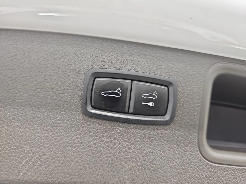 Used 2015 White Porsche Turbo image 13