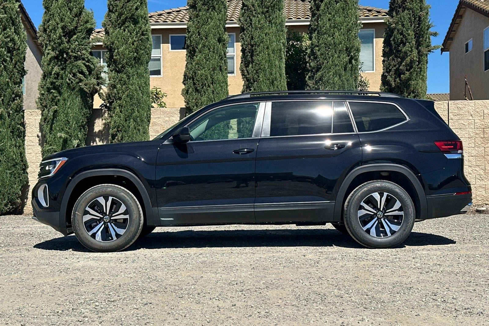 New 2026 Deep Black Pearl Volkswagen 2.0T SE image 7