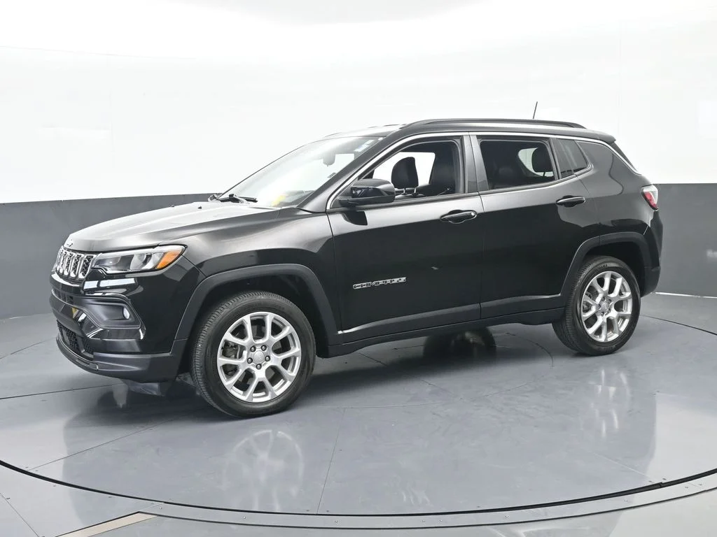 2024 Jeep Compass Latitude Lux 4X4's photo