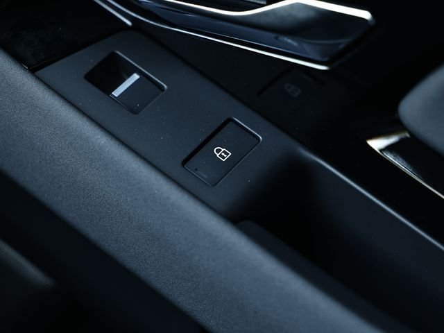 New 2026 Fuji White LAND ROVER S image 46