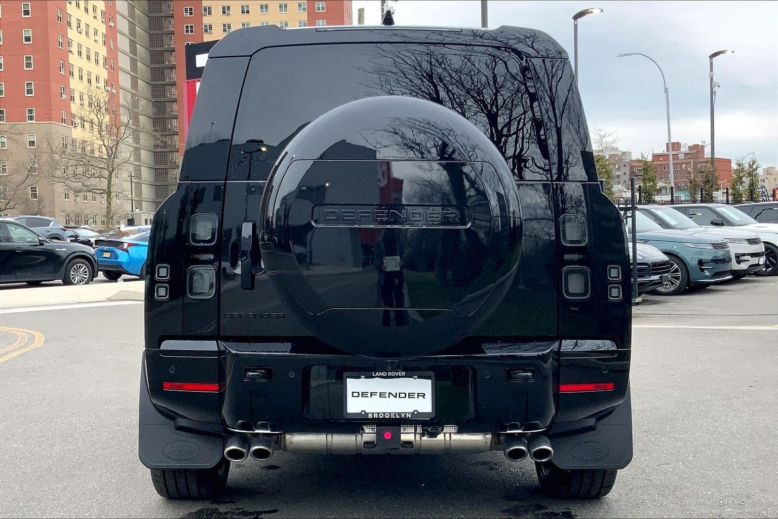 New 2026 Santorini Black Land Rover V8 image 4