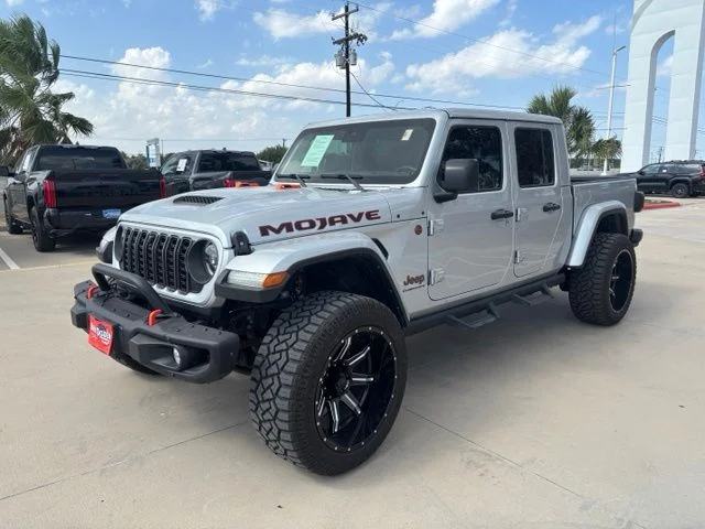 Used 2024 Silver Jeep Mojave image 3