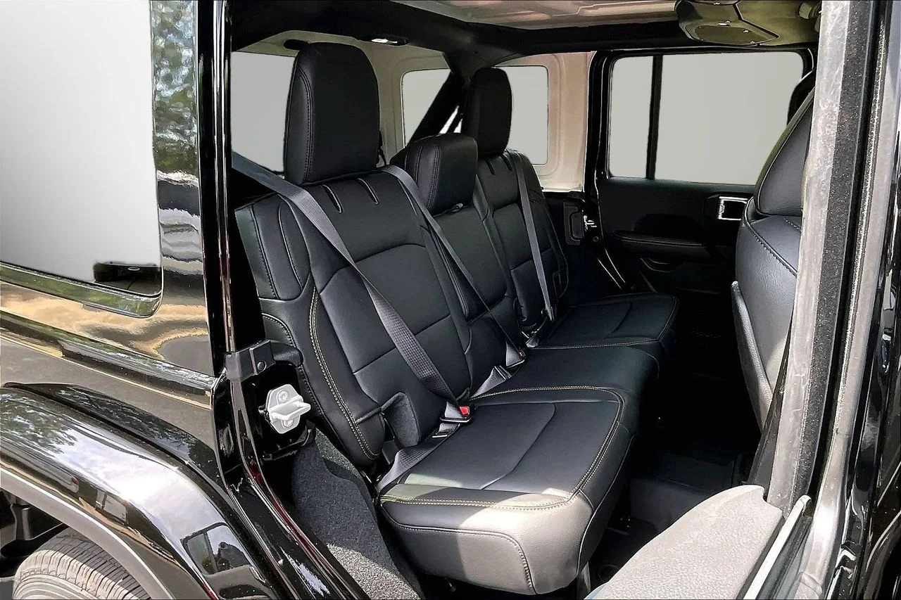 New 2026 Black Clear-Coat Exterior Paint Jeep Sahara image 20