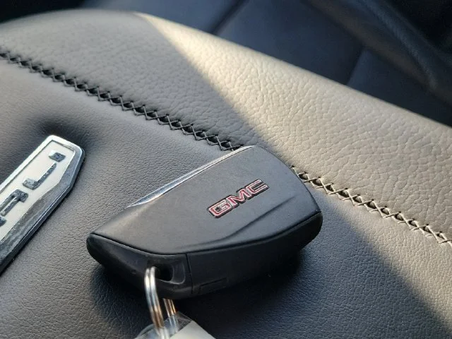 2025 GMC Yukon XL Denali - Photo 35