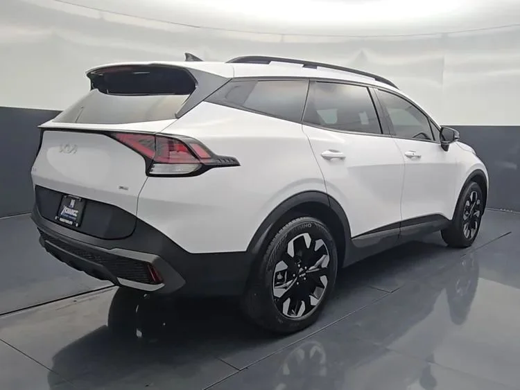Used 2023 White Kia X-Line Sport Utility 4D image 7