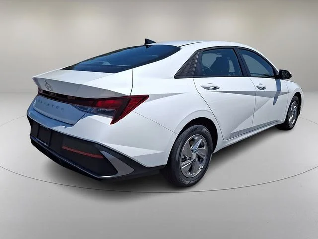 New 2026 White Hyundai SE image 7