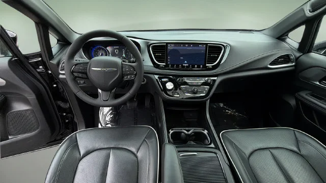 Used 2026  Chrysler Limited image 16
