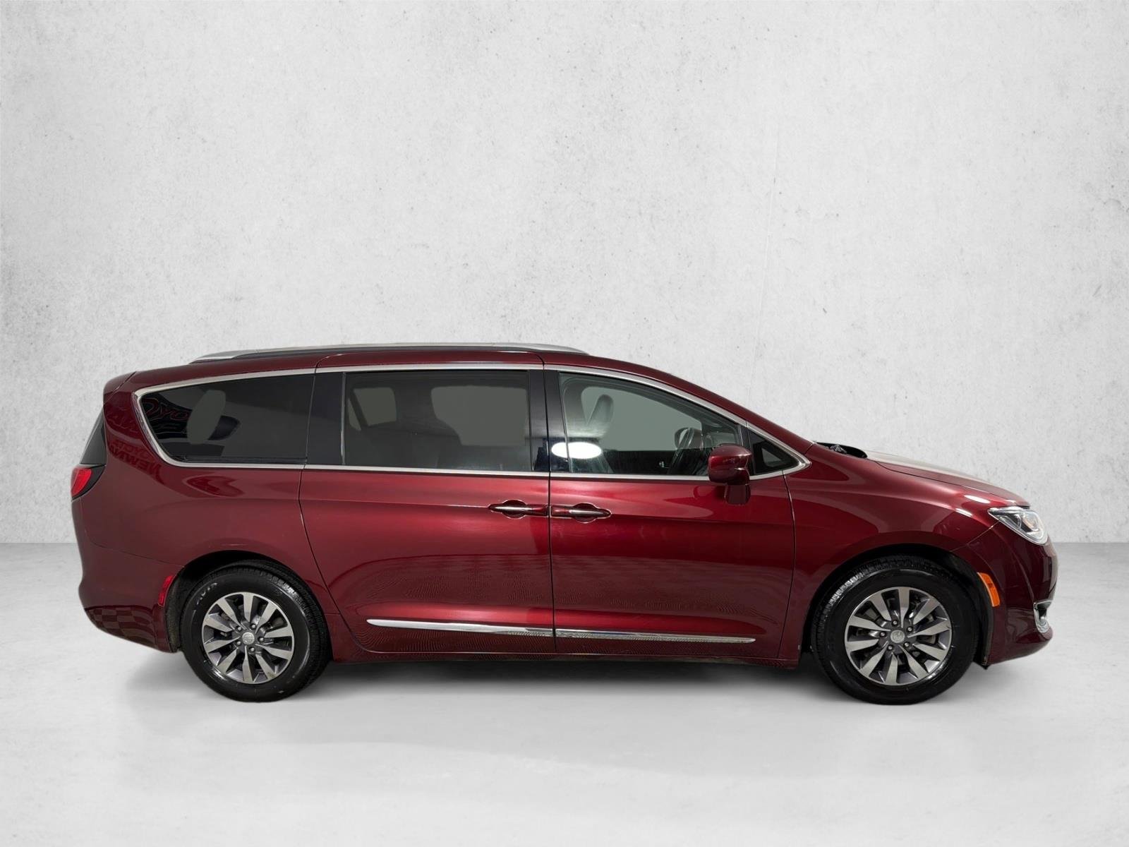 Used 2019 Silver Chrysler Touring L Plus 35th Anniversary image 4