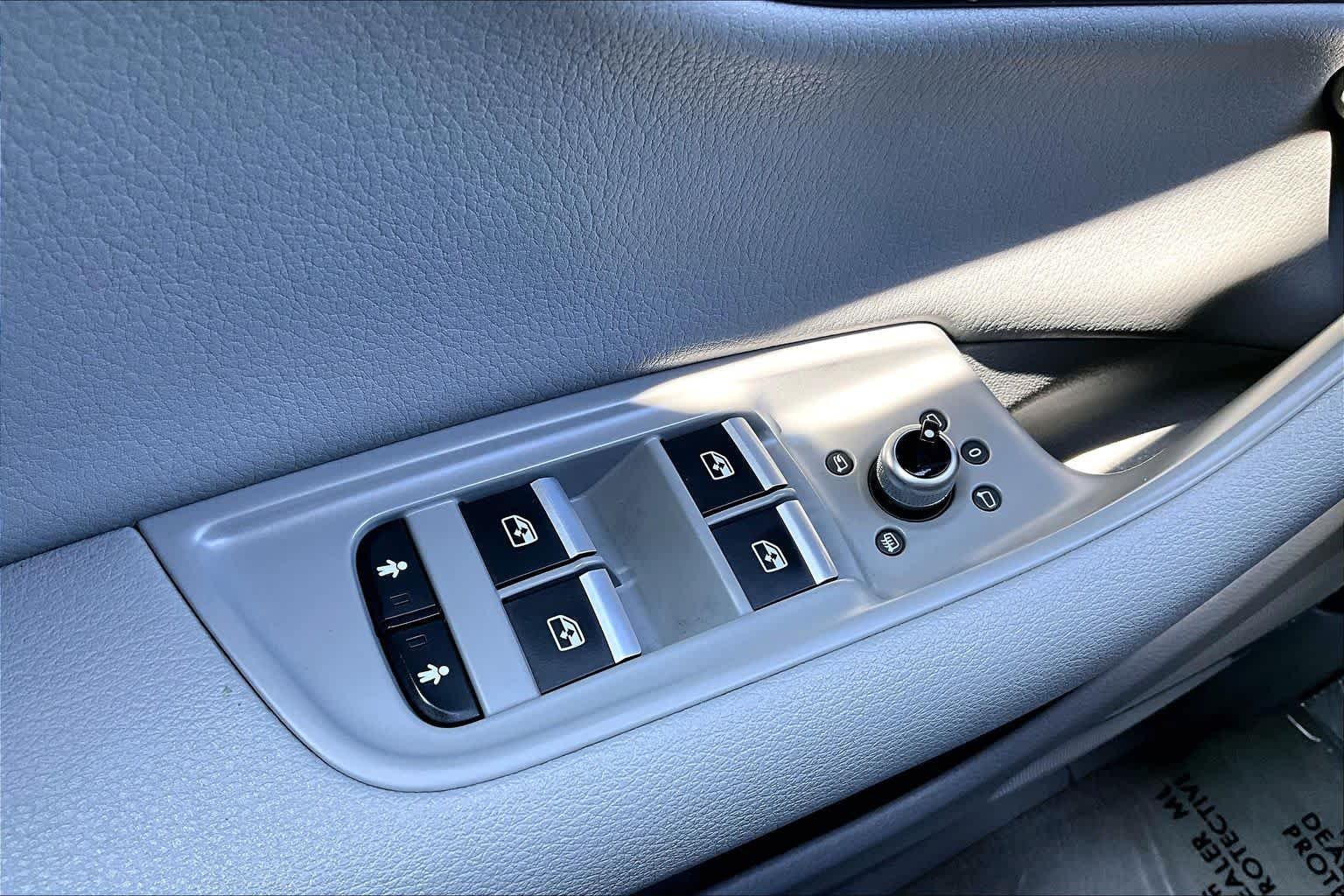 Used 2019 Carrara White Audi SE Premium Plus image 37