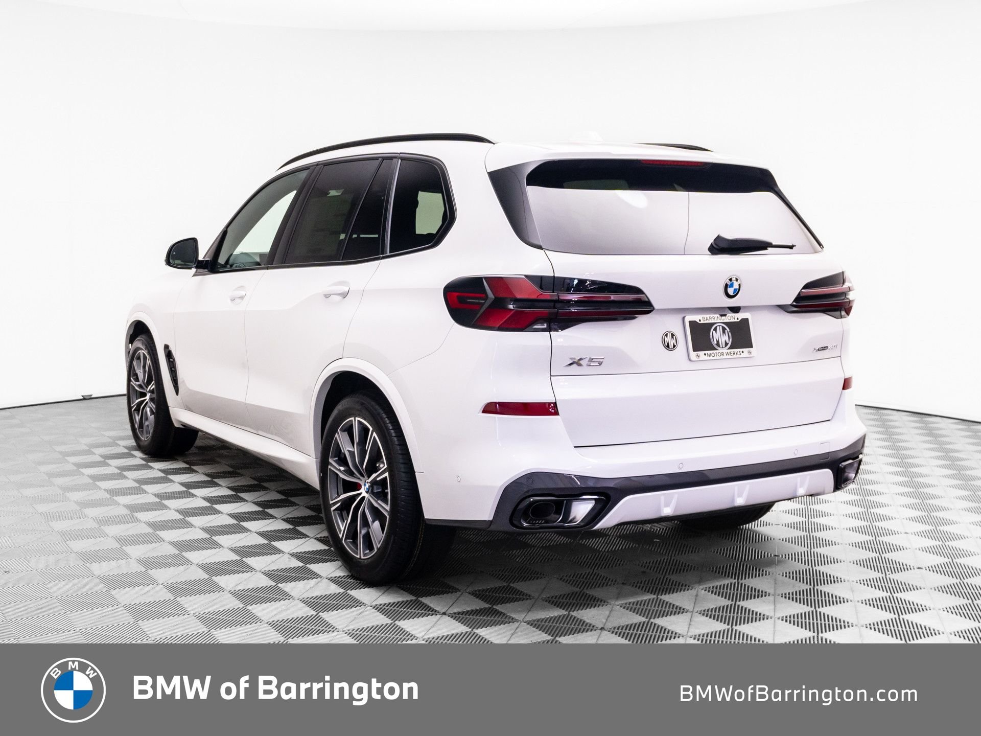 New 2026 Mineral White Metallic BMW xDrive40i image 3