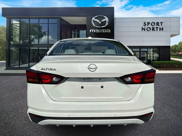 Used 2025 White Nissan 2.5 SV image 4