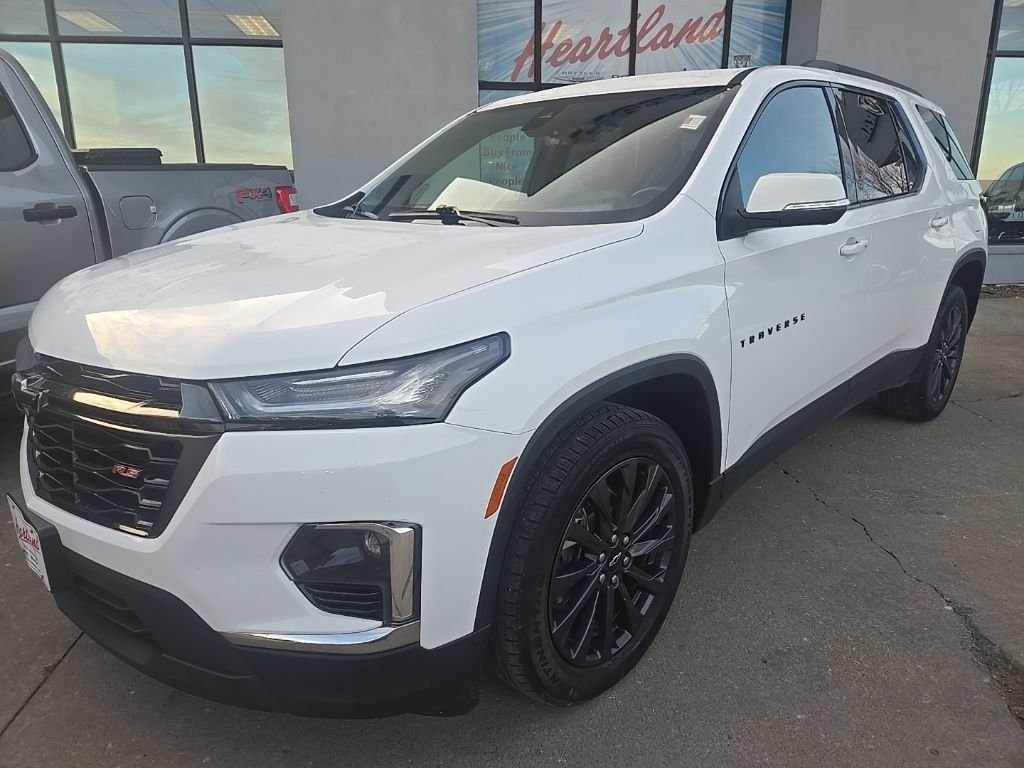 Used 2022 Chevrolet Traverse RS with VIN 1GNEVJKWXNJ126289 for sale in Kansas City