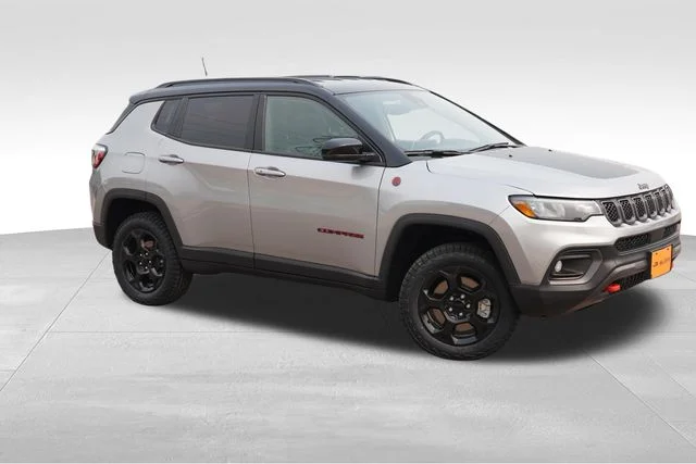 Used 2023 Silver Jeep Trailhawk image 2