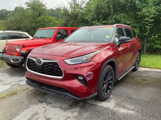 Used 2022 Red Toyota XLE image 4