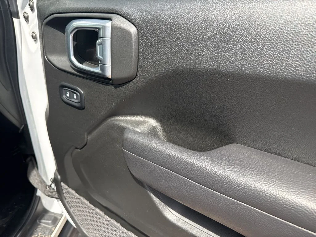 Used 2022 White Jeep Unlimited Willys image 15