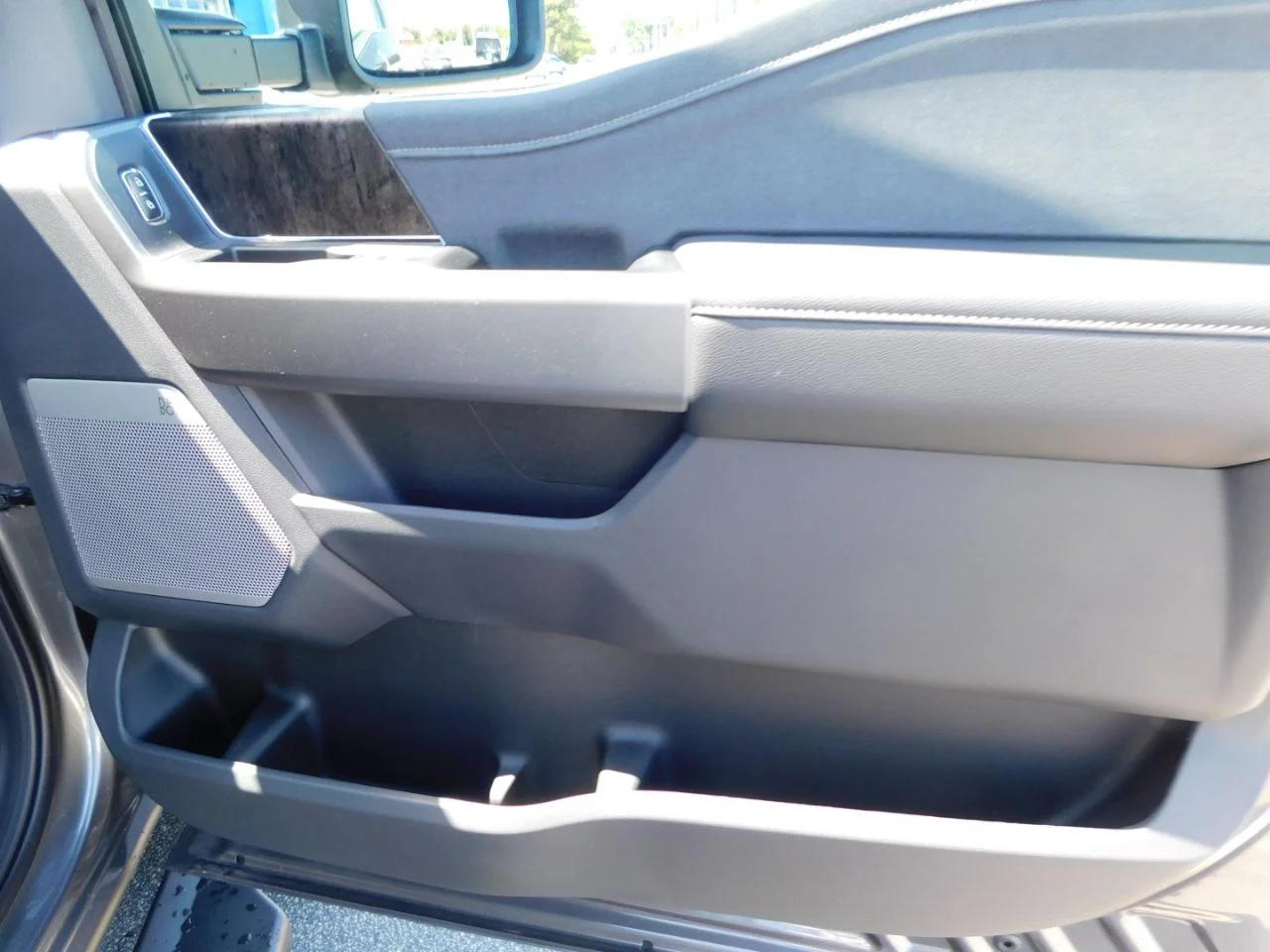 New 2027 Carbonized Gray Metallic Ford F-250® Lariat® image 21
